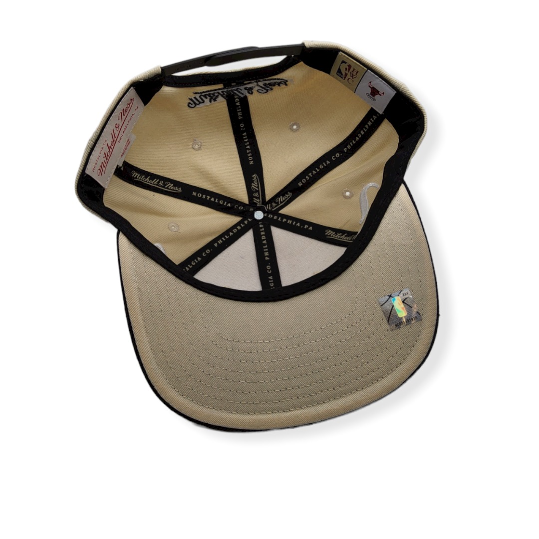 Mitchell & Ness Chicago Bulls Hype Type Hardwood Classics Cream Adjustable Snapback Hat Cap