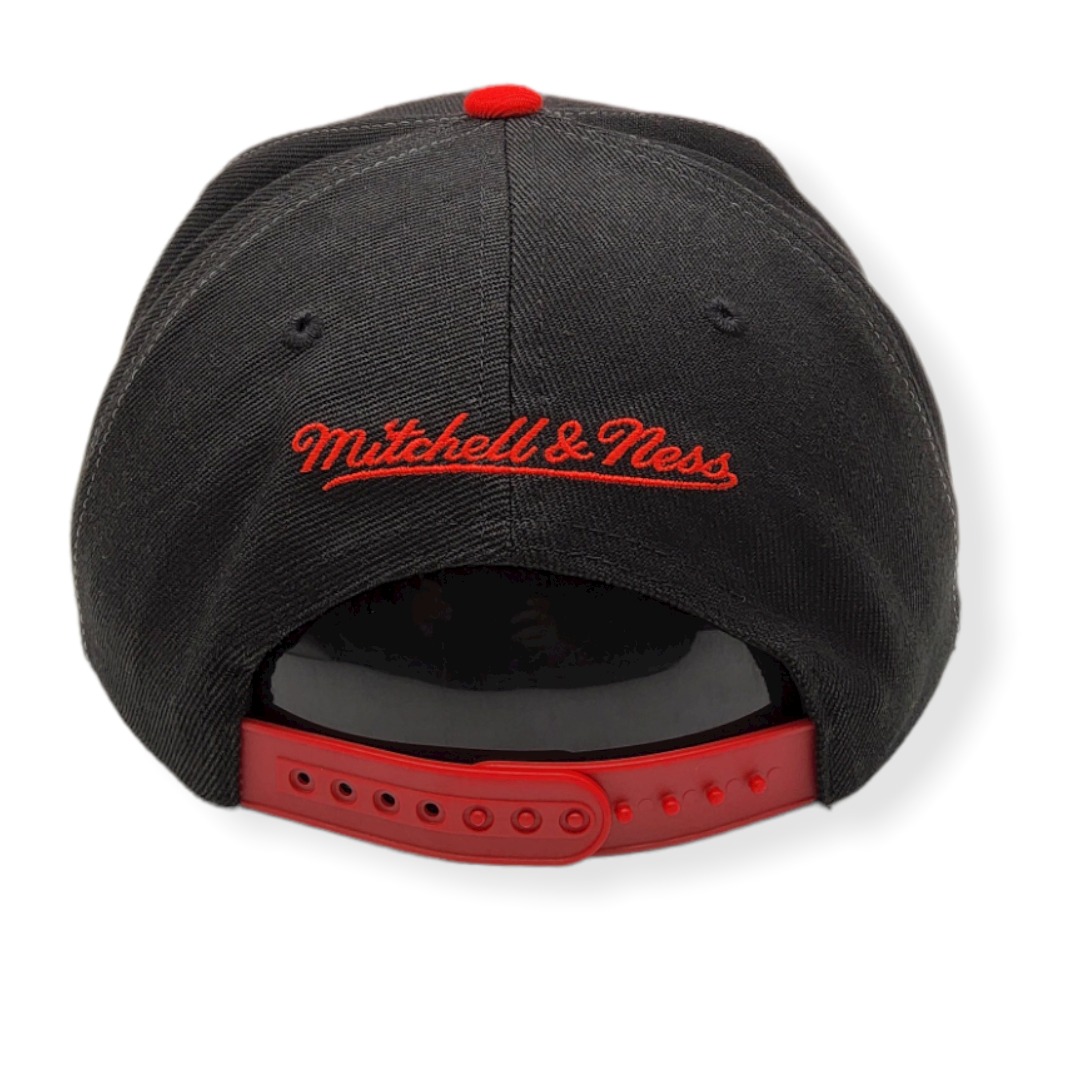 Mitchell & Ness Chicago Bulls Sharktooth Adjustable Snapback Hat Cap