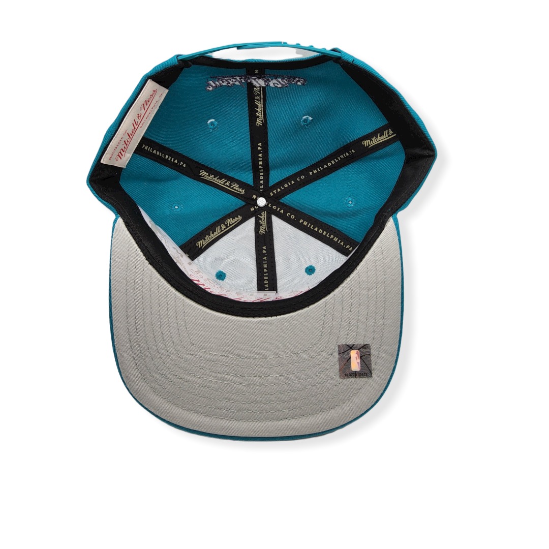 Mitchell & Ness Charlotte Hornets Core Basic Teal Adjustable Snapback