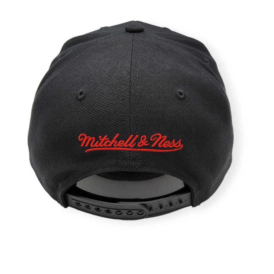 Mitchell & Ness Chicago Bulls IF20267 Black Adjustable Snapback Hat Cap