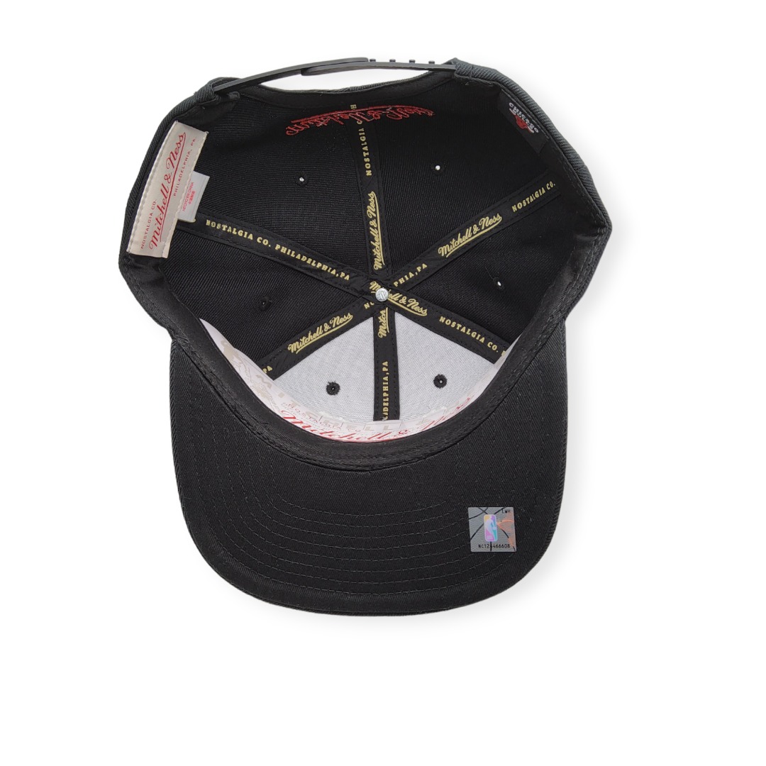Mitchell & Ness Chicago Bulls IF20267 Black Adjustable Snapback Hat Cap