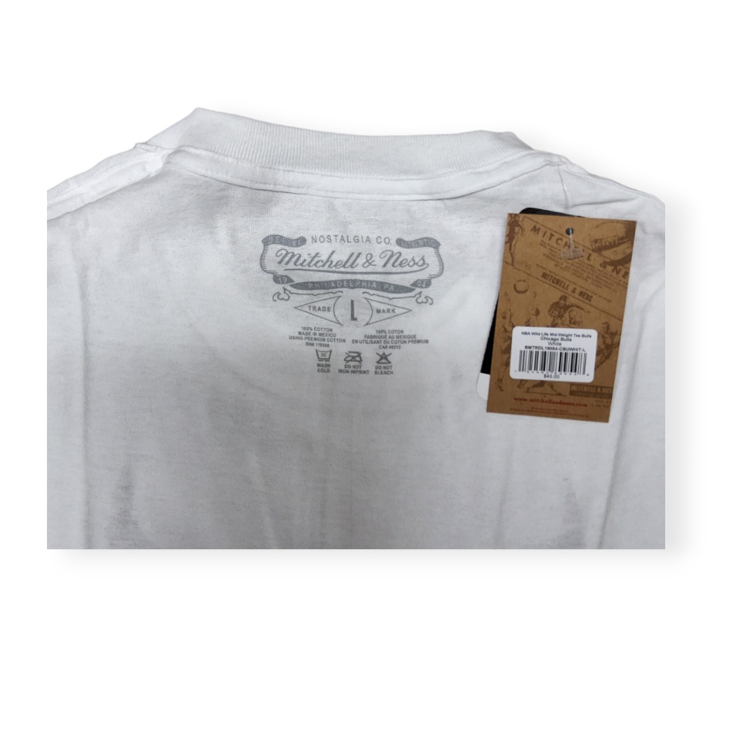 Mitchell & Ness Chicago Bulls Wild Life Mid-Weight Hardwood Classics White Tee Shirt Size XL