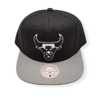 Mitchell & Ness Chicago Bulls Core Basic Hardwood Classics Black/Grey Adjustable Snapback Hat Cap