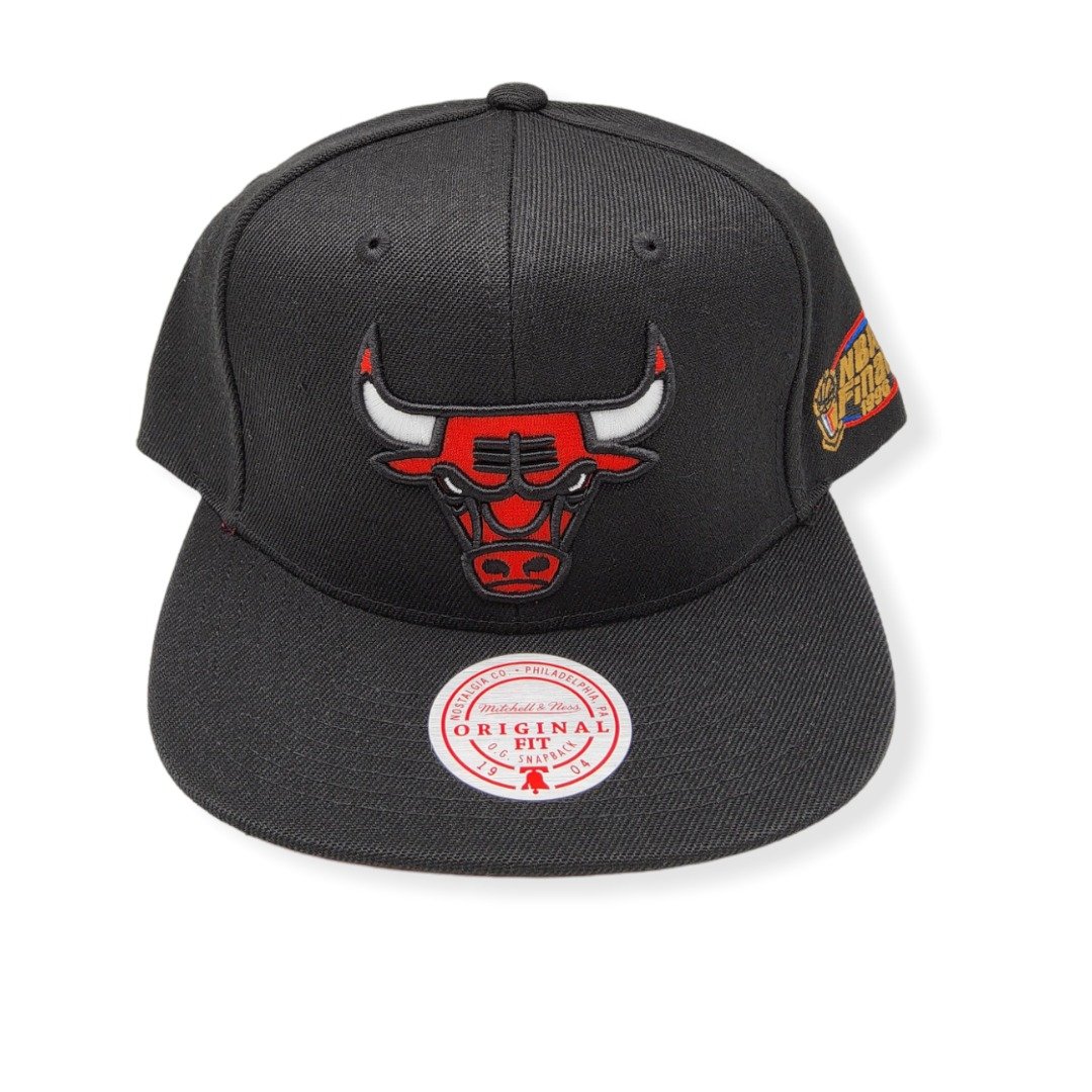 Mitchell & Ness Chicago Bulls 1996 Finals Patch Adjustable Snapback Hat Cap