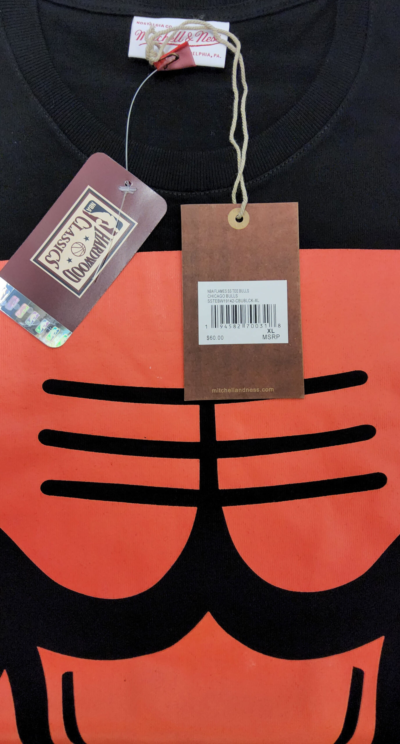 Mitchell & Ness Chicago Bulls Flames Hardwood Classics Black Tee Shirt Size L