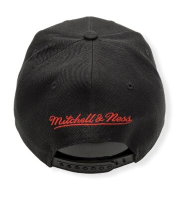 MN-Knicks-Bred-195563450444-04.jpg