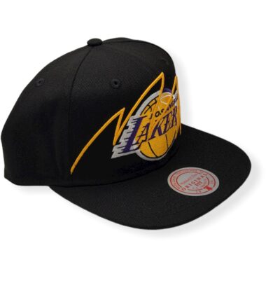 MN-Lakers-Shark-Bite-195563478066-03.jpg