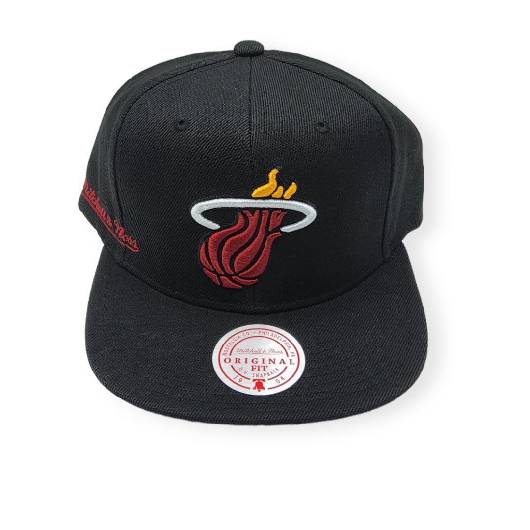 1680825641_MN-Heat-City-Love-195563181096-01.jpg